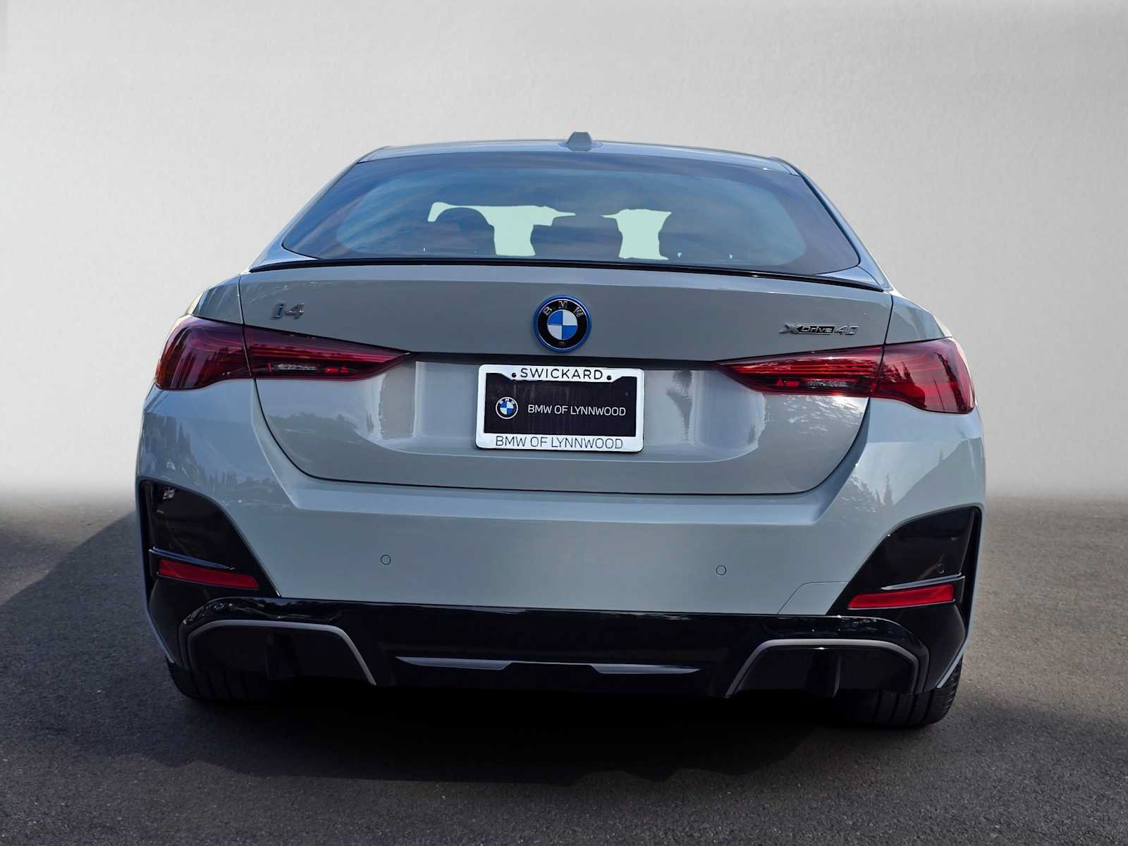 Used 2025 BMW i4 xDrive40i w/ M Sport Package AWD/4WD image 4