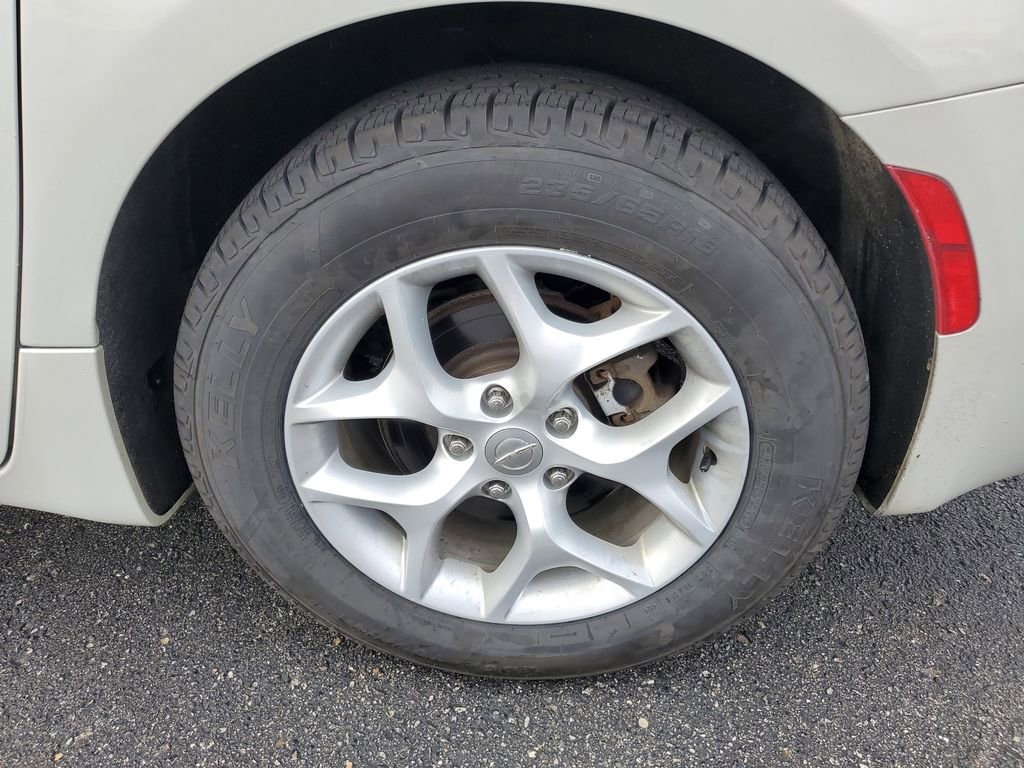 Used 2017 Chrysler Pacifica Touring-L w/ Tire & Wheel Group image 33