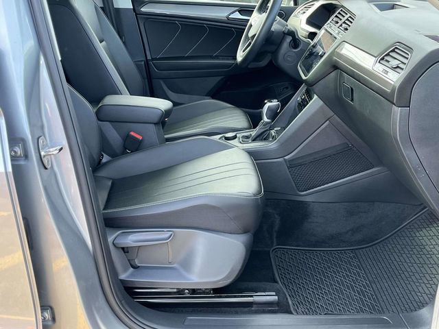 Used 2024 Volkswagen Tiguan SE image 25