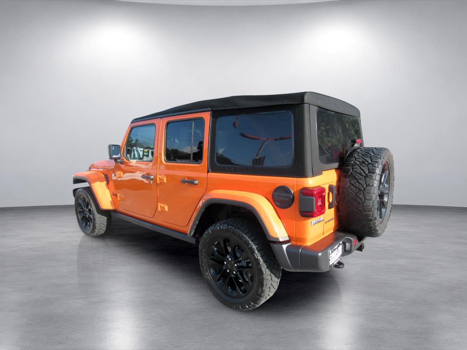 Used 2025 Jeep Wrangler Unlimited Sahara AWD/4WD image 5