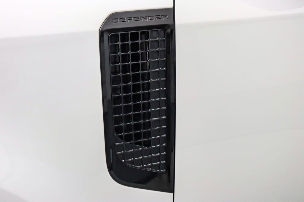 Used 2023 Land Rover Defender 130 SE image 12