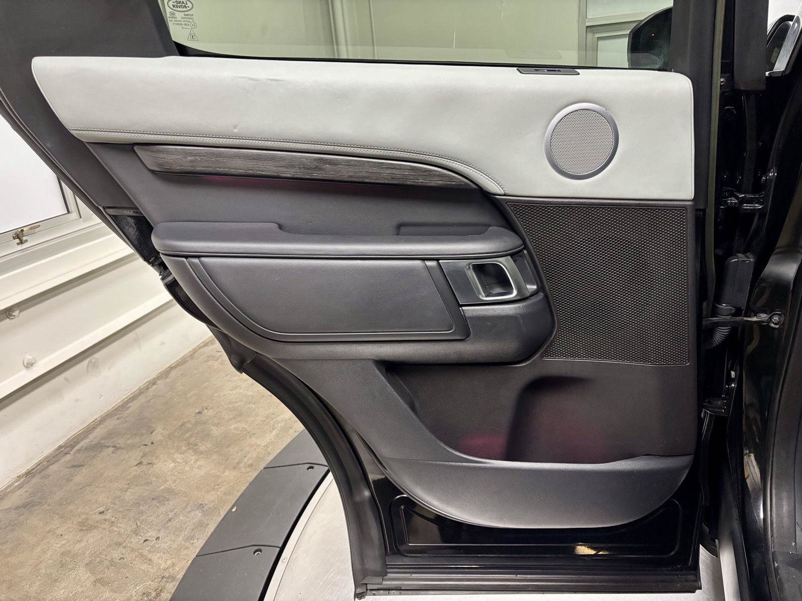 Used 2017 Land Rover Discovery HSE Luxury AWD/4WD image 19