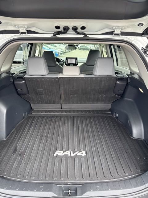 Used 2022 Toyota RAV4 XLE Premium image 13