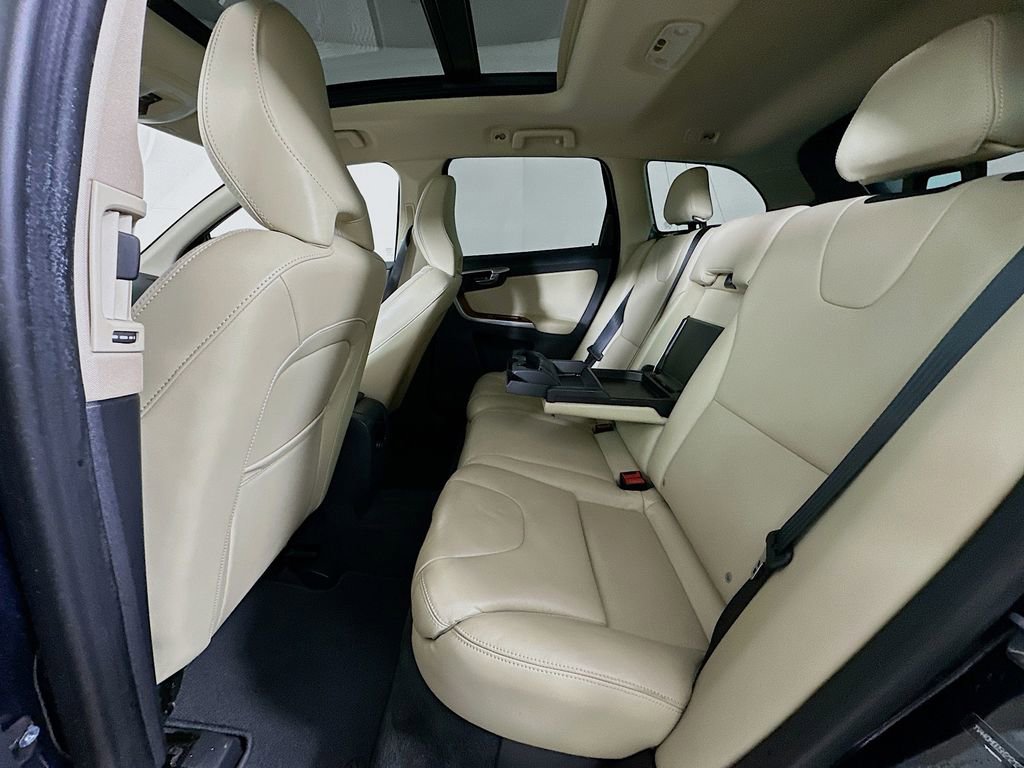 Used 2017 Volvo XC60 T5 Inscription w/ Preferred Option Package FWD image 17