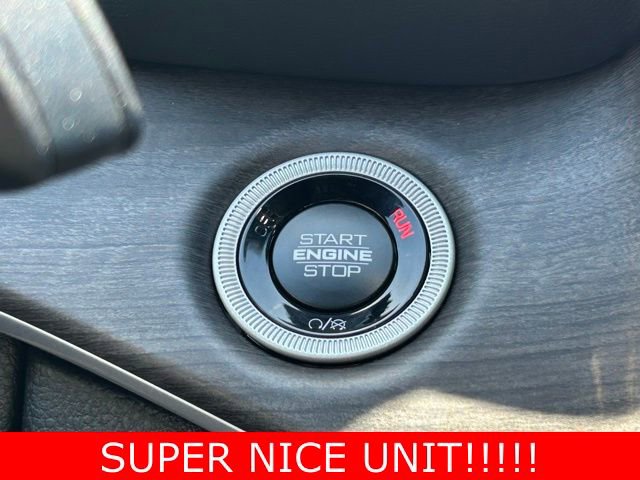 Used 2025 Jeep Grand Cherokee Limited w/ Luxury Tech Group II image 27