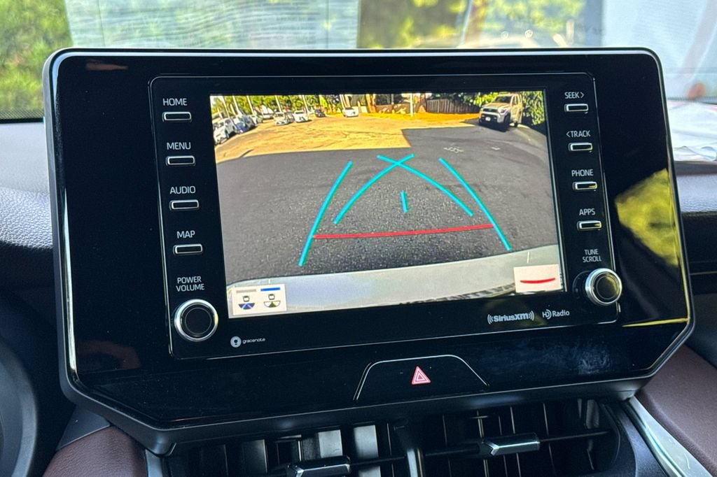 Certified 2022 Toyota Venza XLE AWD/4WD image 18