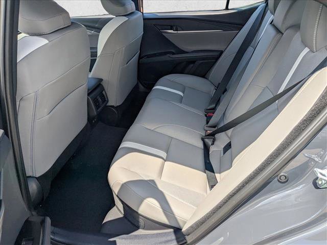 Used 2025 Toyota Camry SE image 14