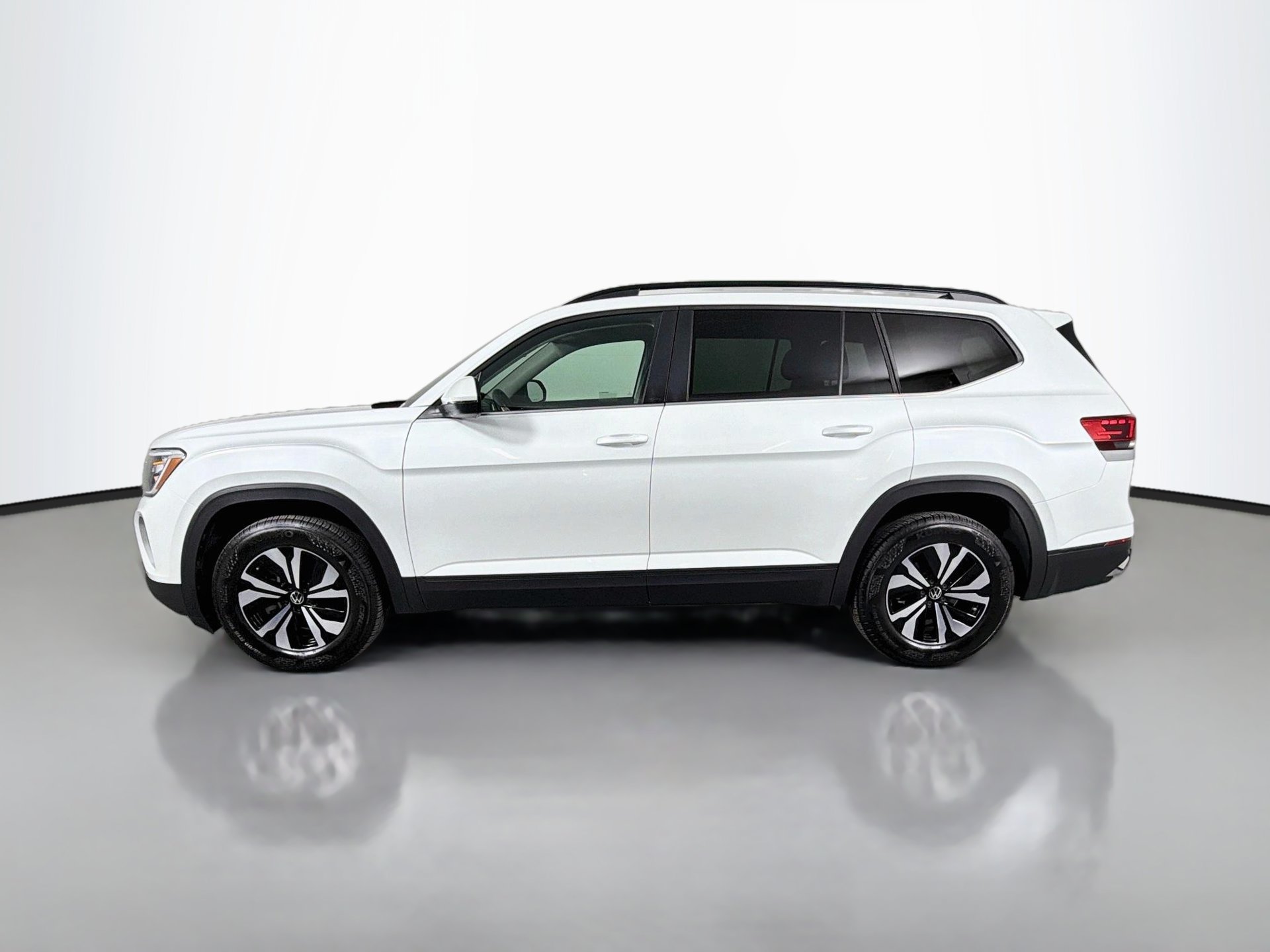Certified 2026 Volkswagen Atlas SE FWD image 8