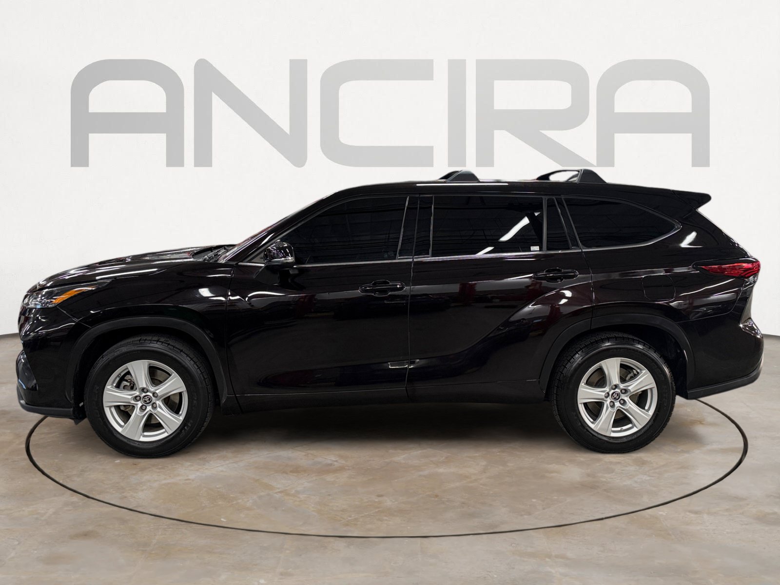 Used 2022 Toyota Highlander LE FWD image 7
