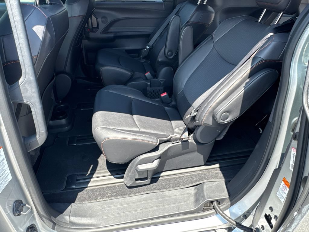 Used 2023 Toyota Sienna XSE FWD image 20