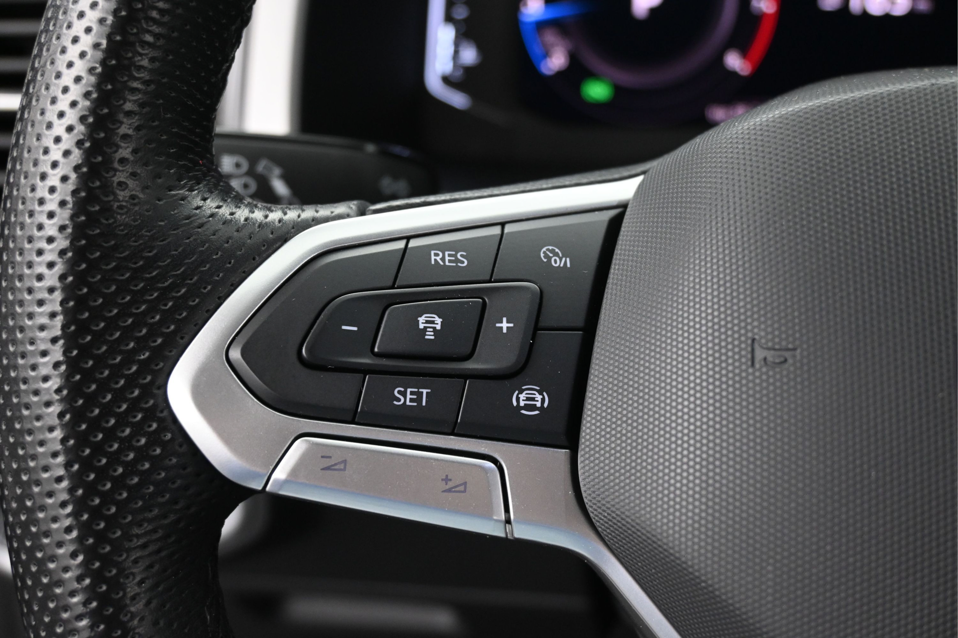 Used 2020 Volkswagen Atlas Cross Sport SEL R-Line FWD image 14