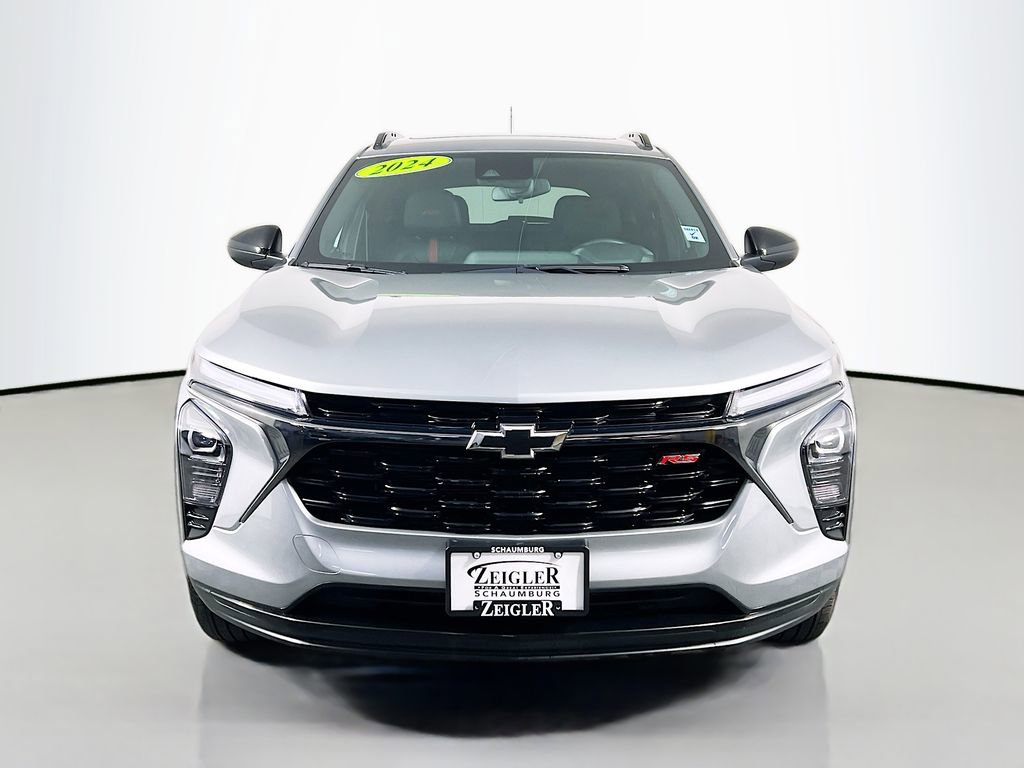 Used 2024 Chevrolet Trax RS w/ Sunroof Package FWD image 2