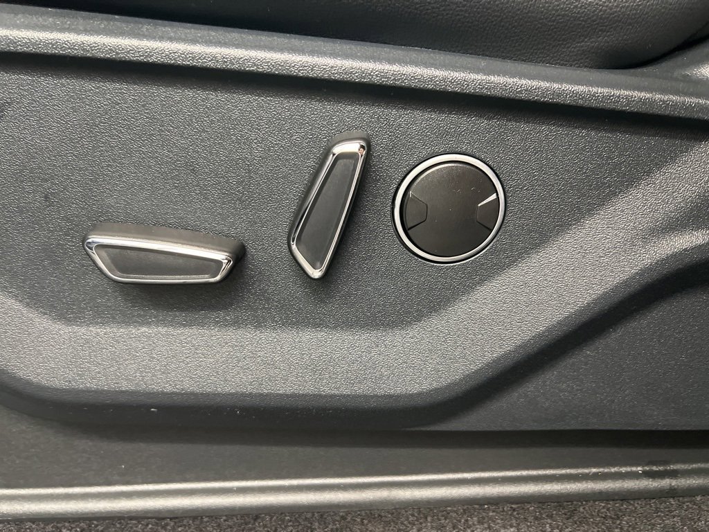 New 2025 Ford F150 Lightning Lariat image 28