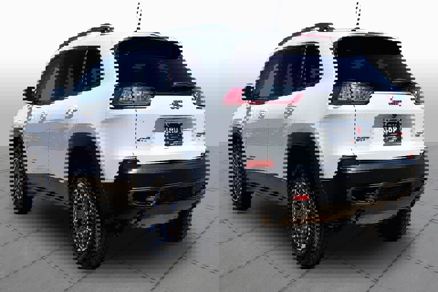 Used 2020 Jeep Cherokee Trailhawk AWD/4WD image 12