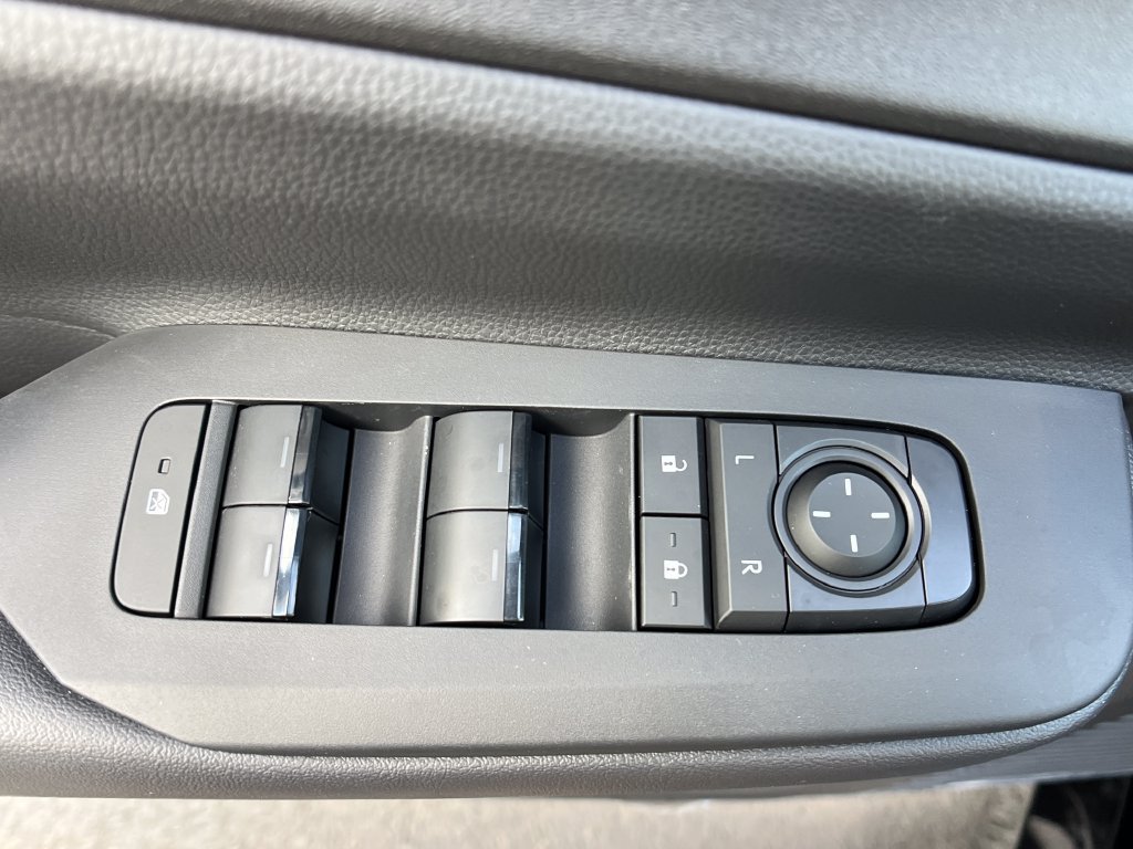 New 2027 Toyota Prius Plug-In Hybrid FWD image 12