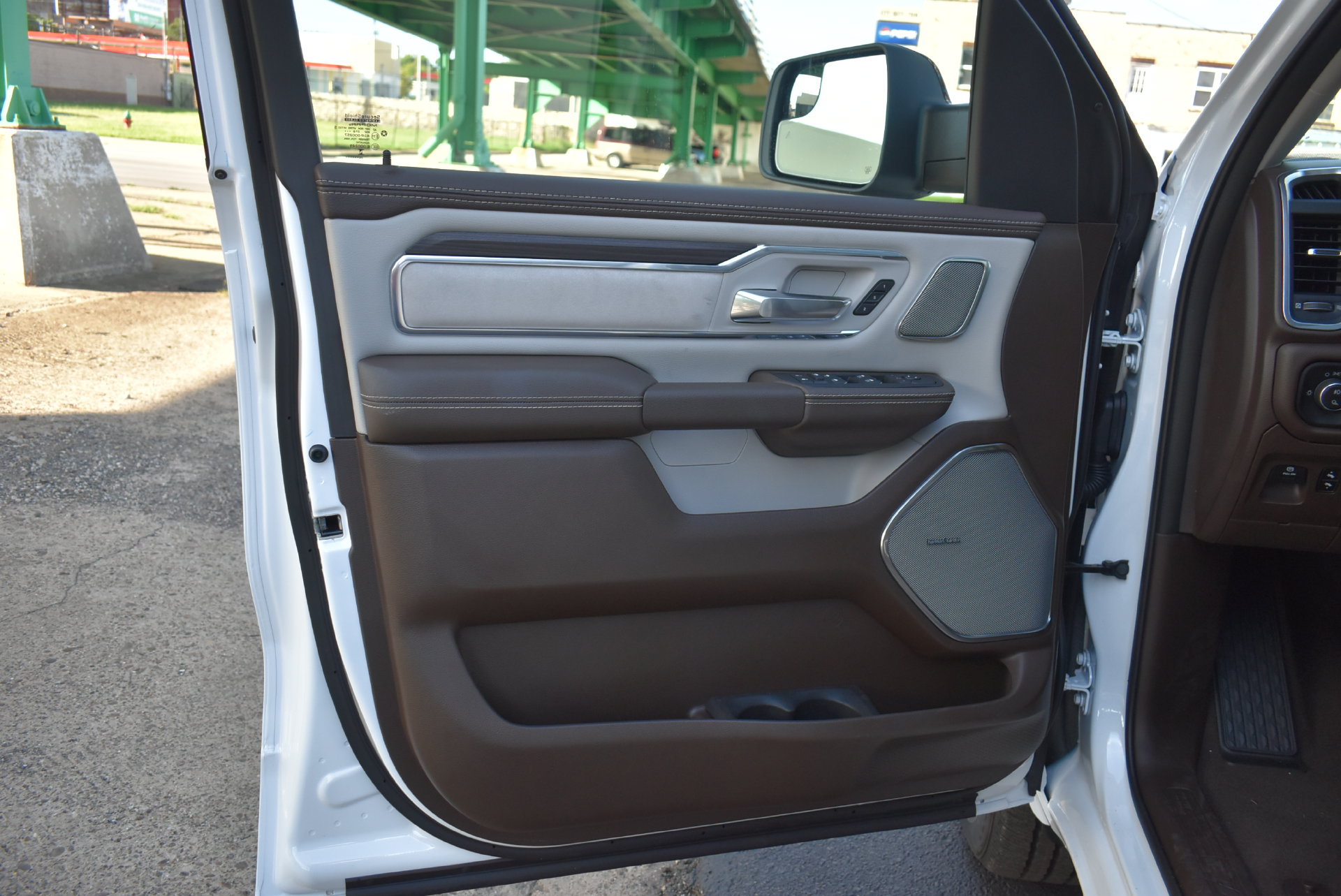 New 2027 RAM 1500 Laramie w/ Laramie Preferred Package AWD/4WD image 11