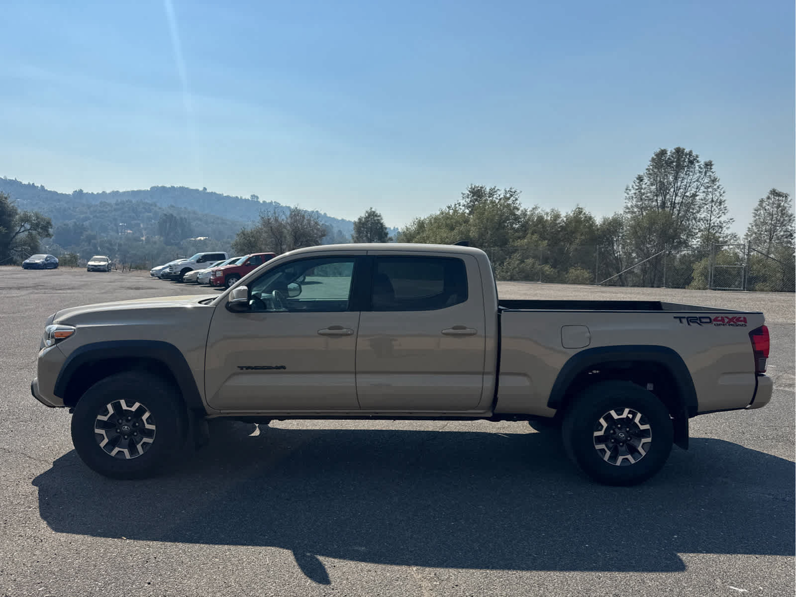 Used 2019 Toyota Tacoma TRD Off-Road w/ Technology Package AWD/4WD image 8