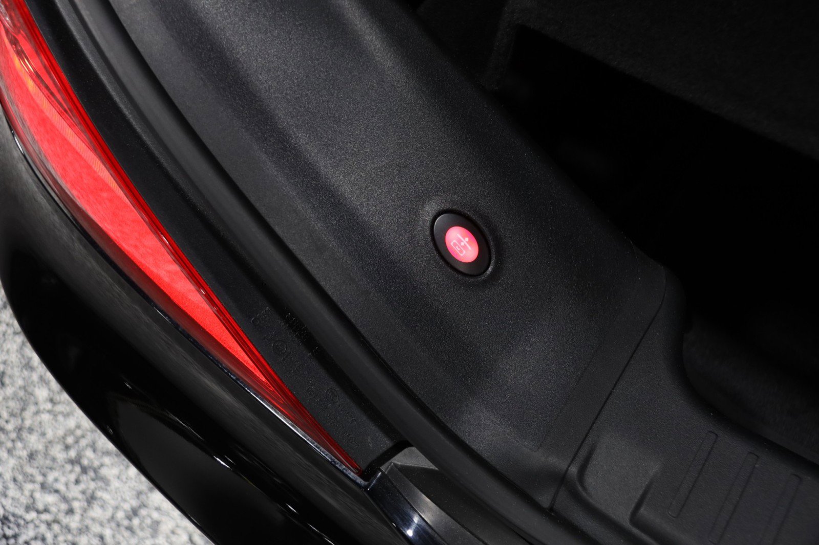 Used 2013 Mercedes-Benz SL 550 image 40