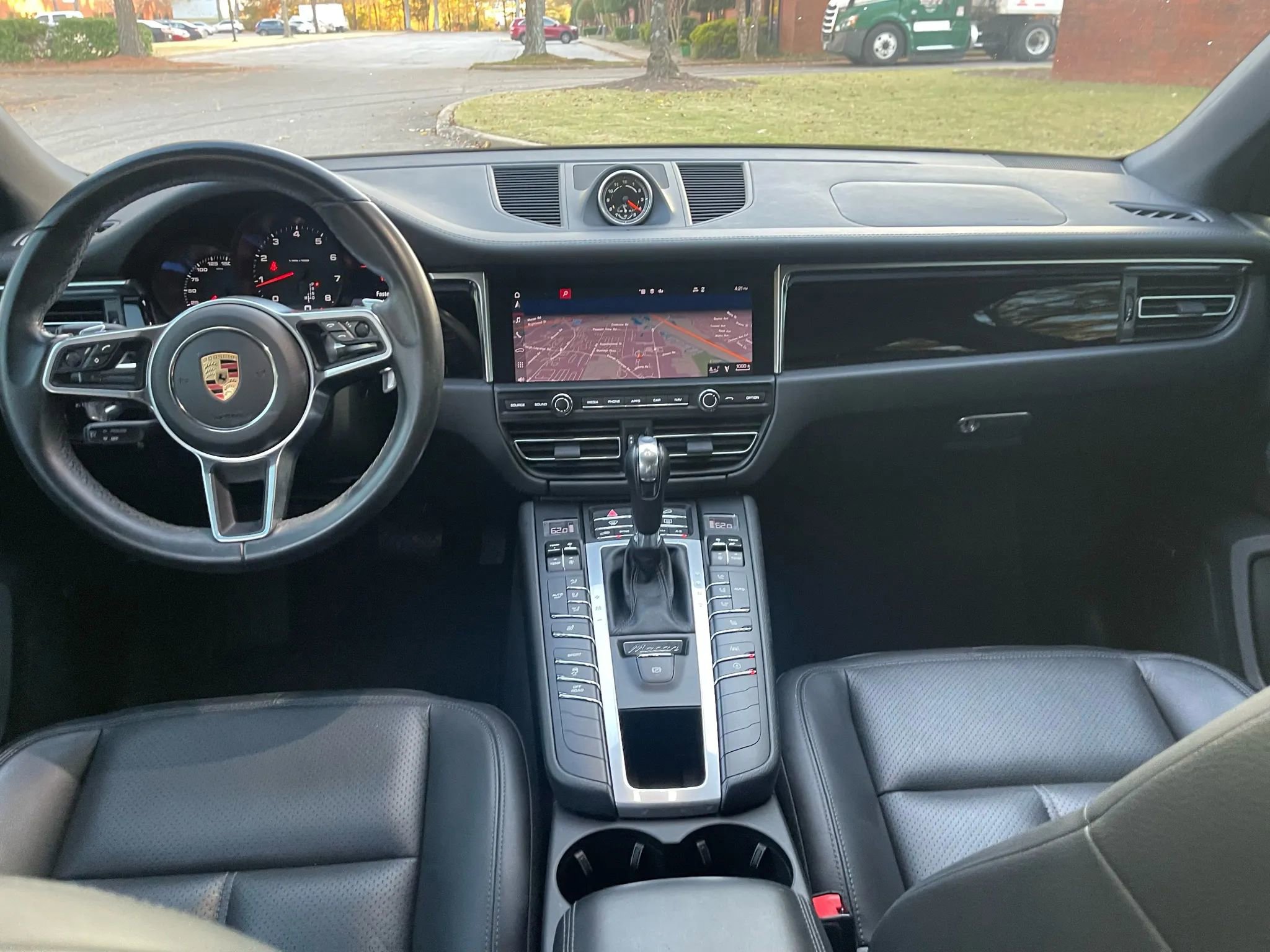 Used 2020 Porsche Macan image 16