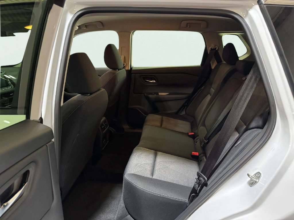 Certified 2026 Nissan Rogue SV AWD/4WD image 21