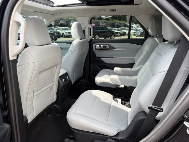 Used 2025 Ford Explorer Platinum w/ Ultimate Package AWD/4WD image 18