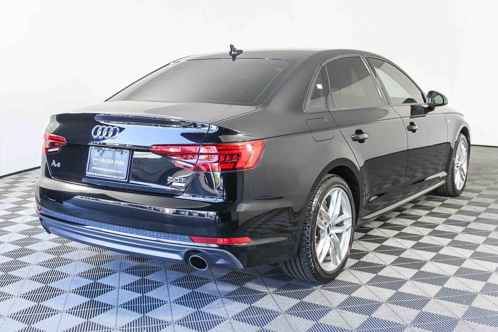Used 2017 Audi A4 2.0T Ultra Premium w/ Convenience Package image 8
