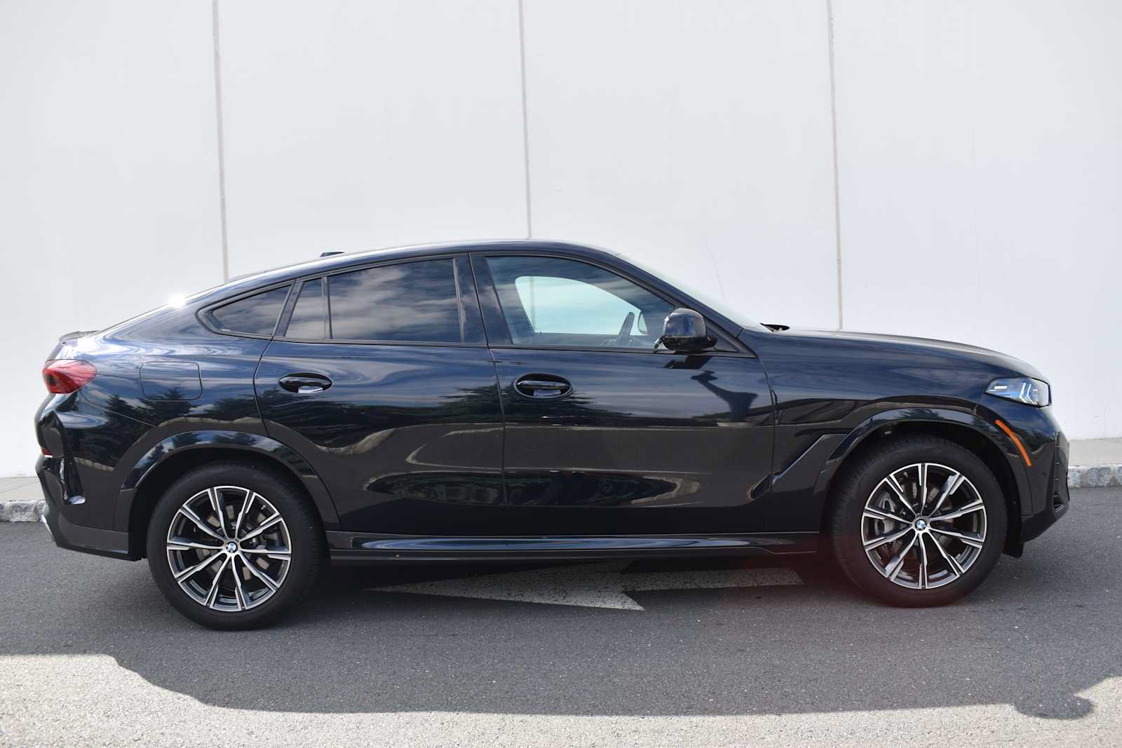 Used 2024 BMW X6 xDrive40i w/ Premium Package AWD/4WD image 4