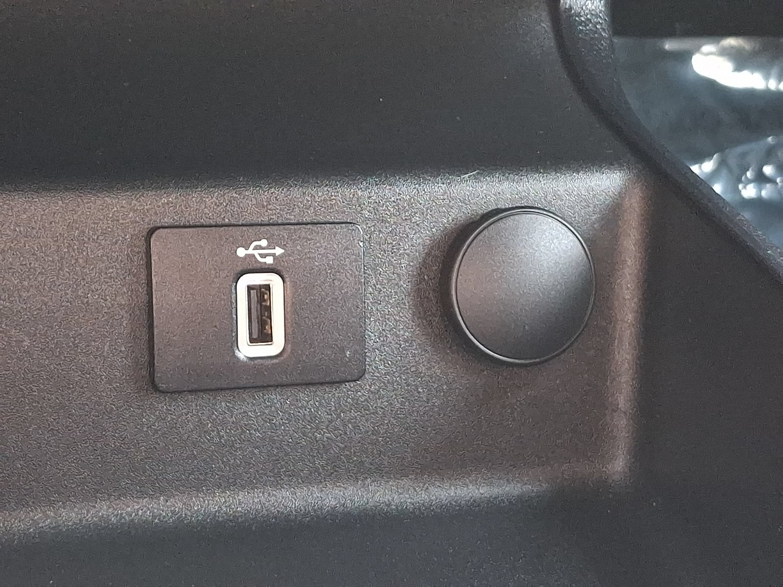 Used 2018 Ford Fusion SE w/ Equipment Group 201A FWD image 26