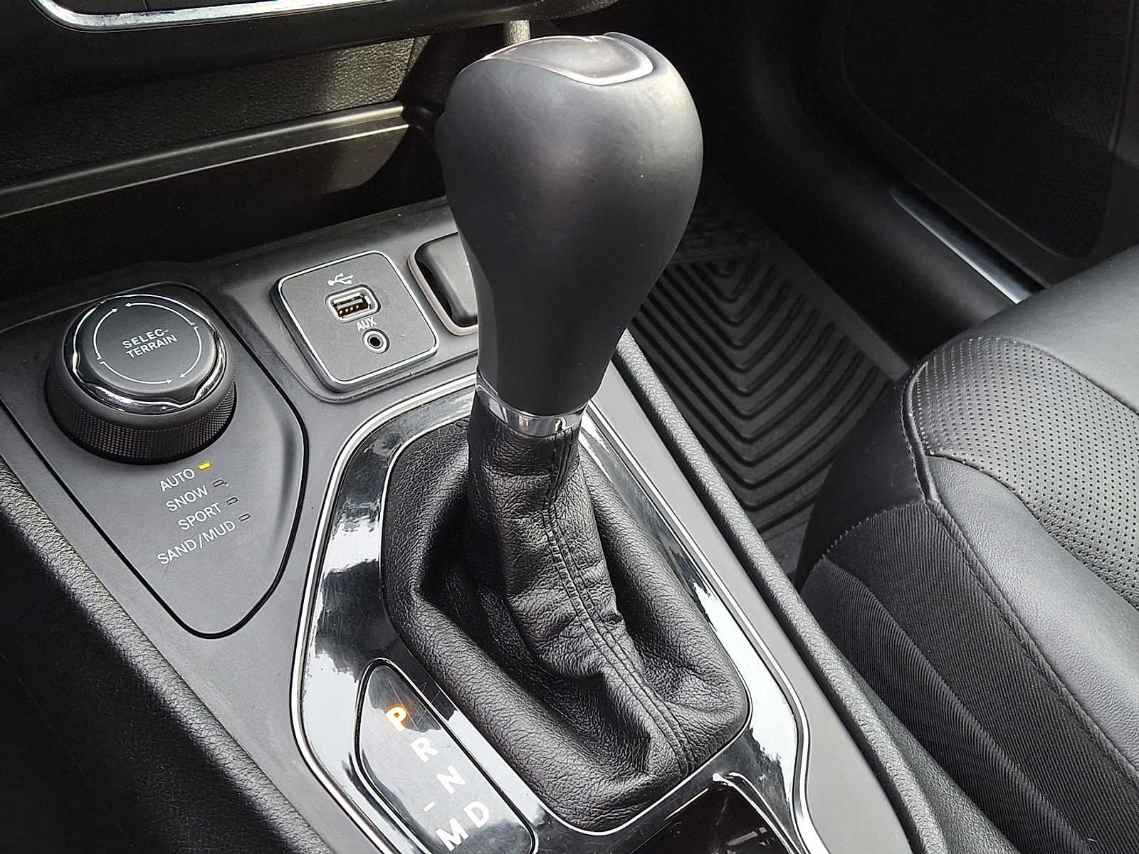 Used 2019 Jeep Cherokee Limited image 12