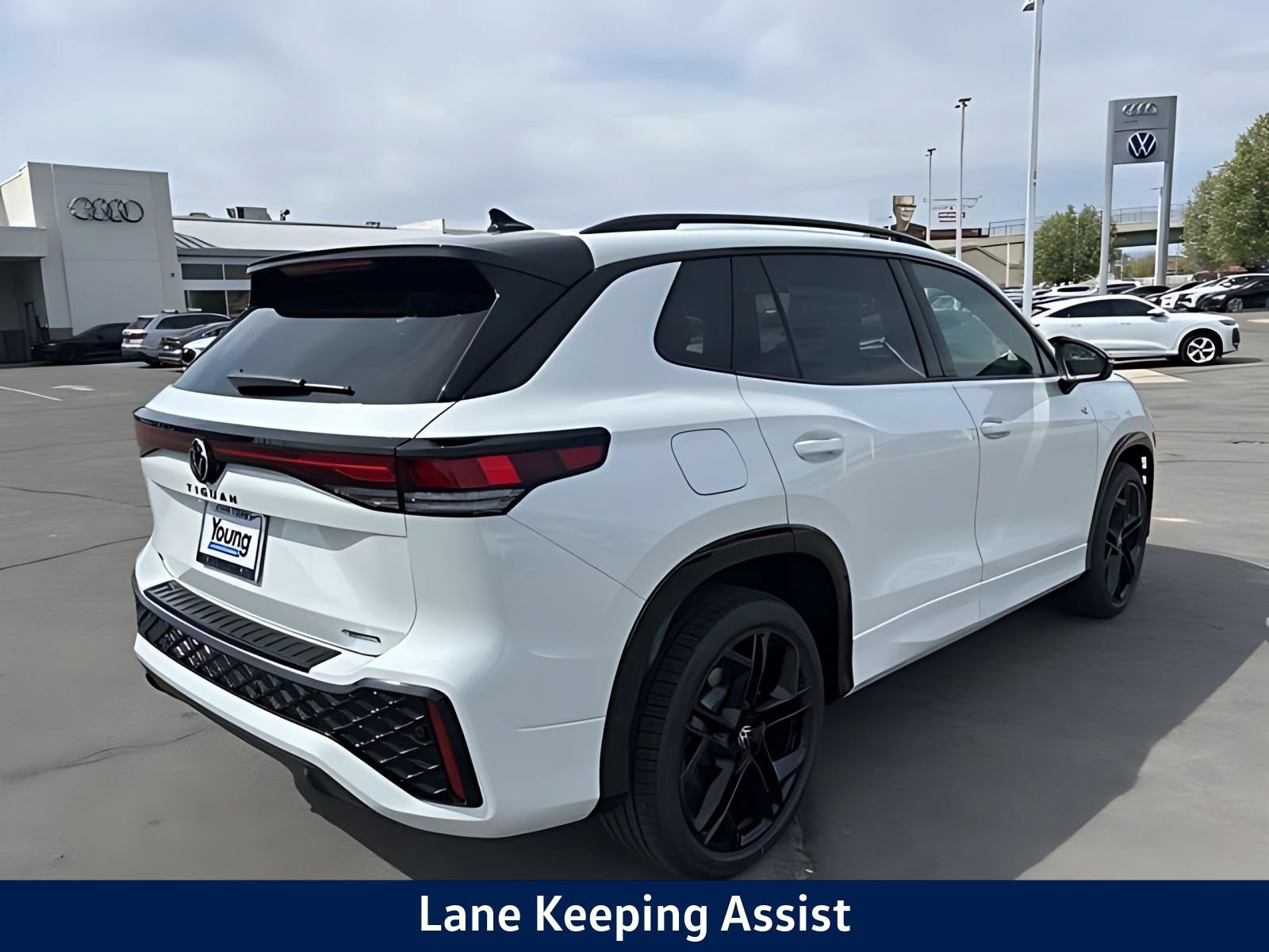 New 2026 Volkswagen Tiguan SE R-Line AWD/4WD image 3