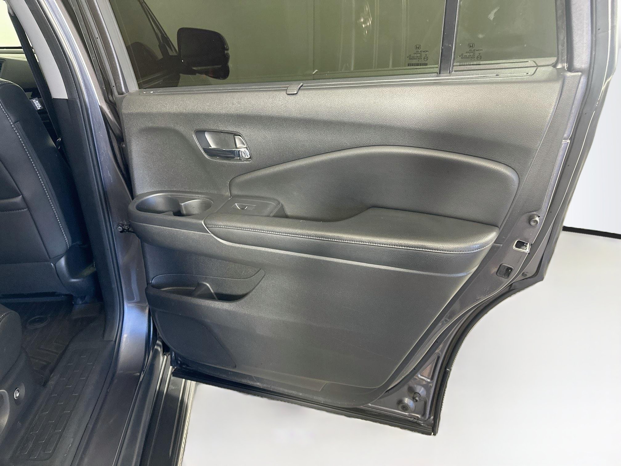 Used 2017 Honda Pilot Touring image 32