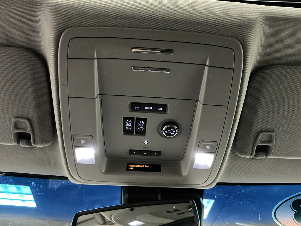 Used 2018 Chevrolet Suburban Premier AWD/4WD image 18