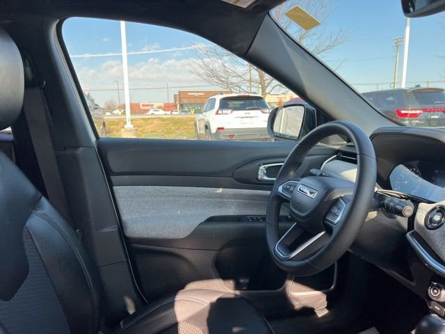 Used 2023 Jeep Compass Latitude image 34