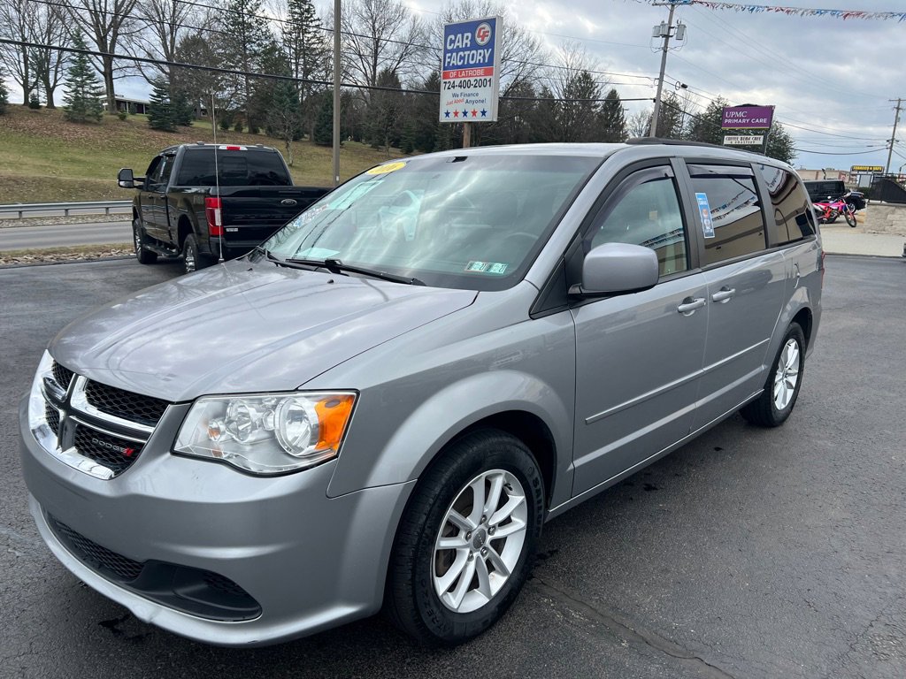 Used 2016 Dodge Grand Caravan SXT w/ UConnect Hands-Free Group image 2