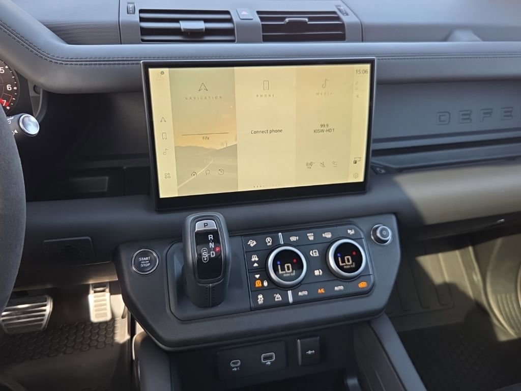 Used 2023 Land Rover Defender 90 V8 image 25