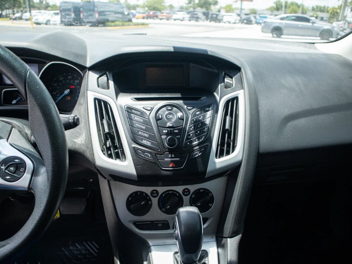 Used 2014 Ford Focus SE FWD image 30