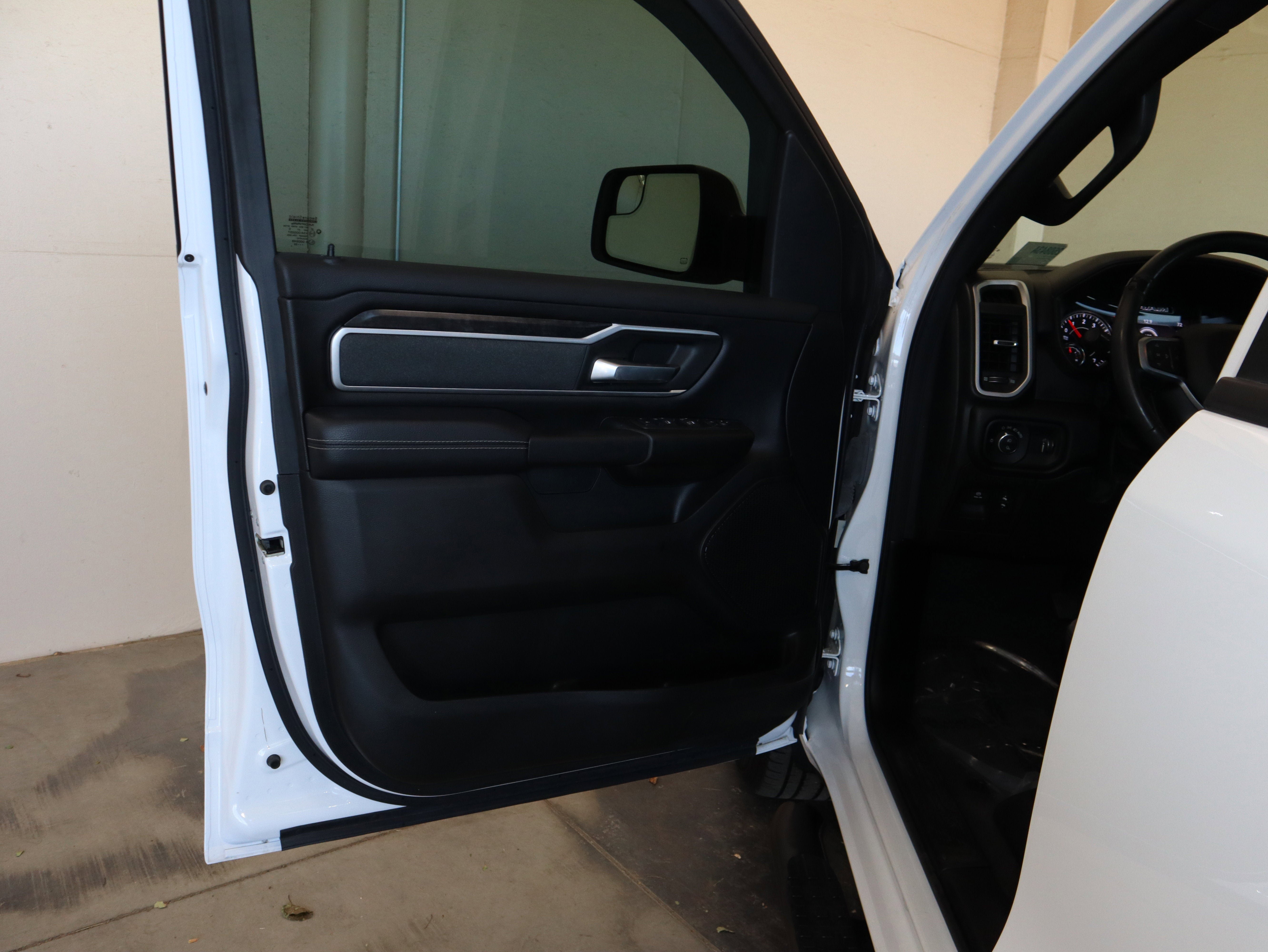 Used 2022 RAM 1500 Big Horn AWD/4WD image 32