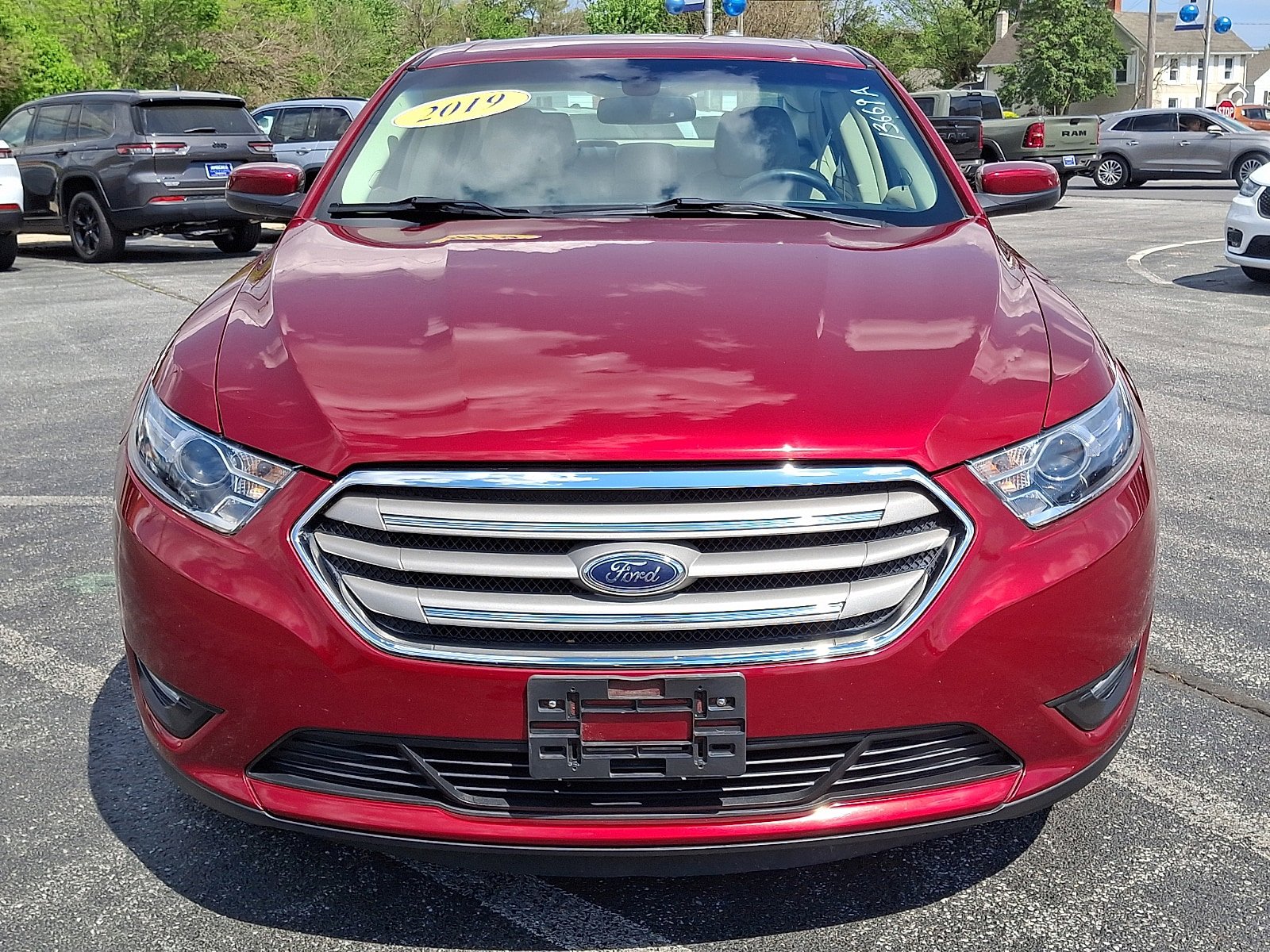 Used 2017 Ford Taurus SEL image 2