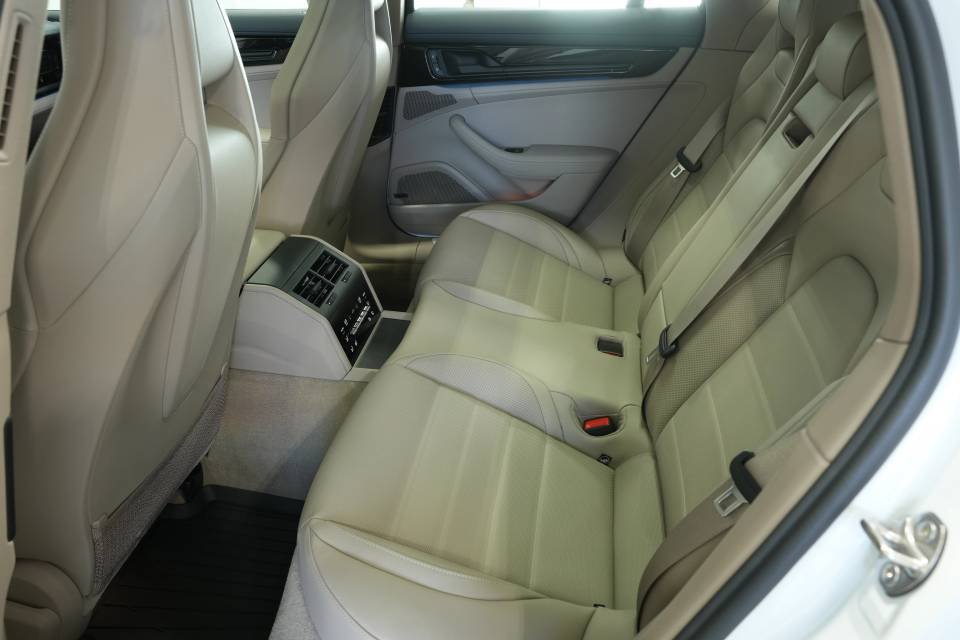 Certified 2025 Porsche Panamera 4 AWD/4WD image 26