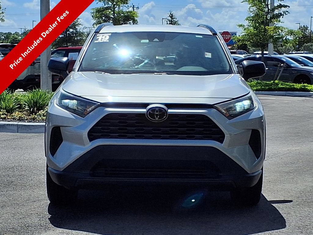 Used 2019 Toyota RAV4 LE FWD image 2