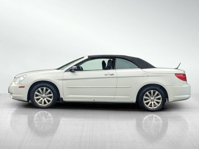 Used 2010 Chrysler Sebring Touring FWD image 7