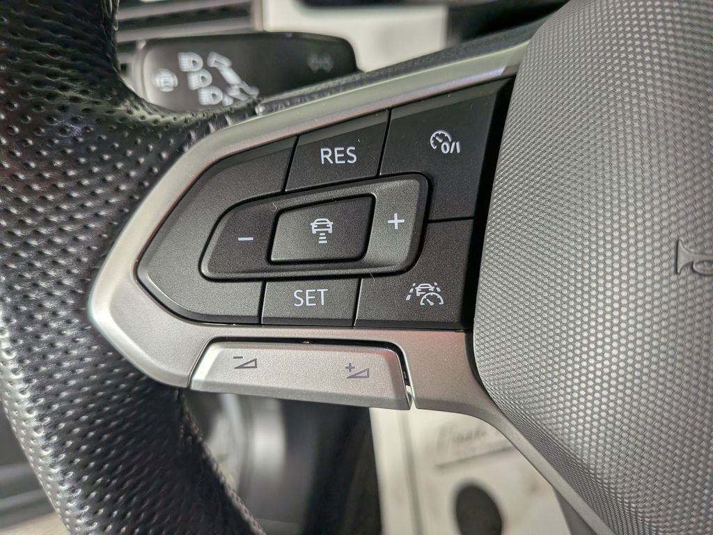 Used 2022 Volkswagen Atlas Cross Sport SEL R-Line image 22