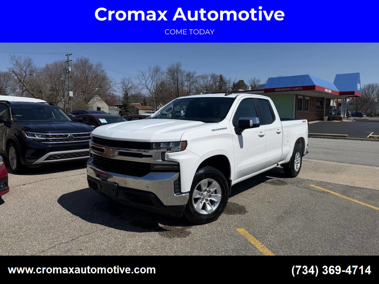 Used 2021 Chevrolet Silverado 1500 LT w/ Safety Package II AWD/4WD image 1
