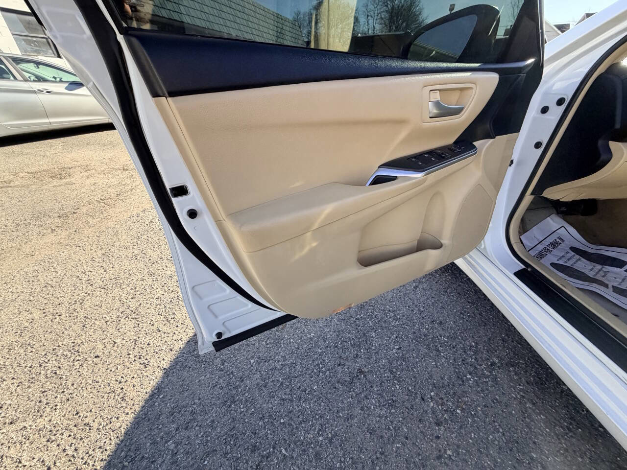 Used 2017 Toyota Camry LE image 40