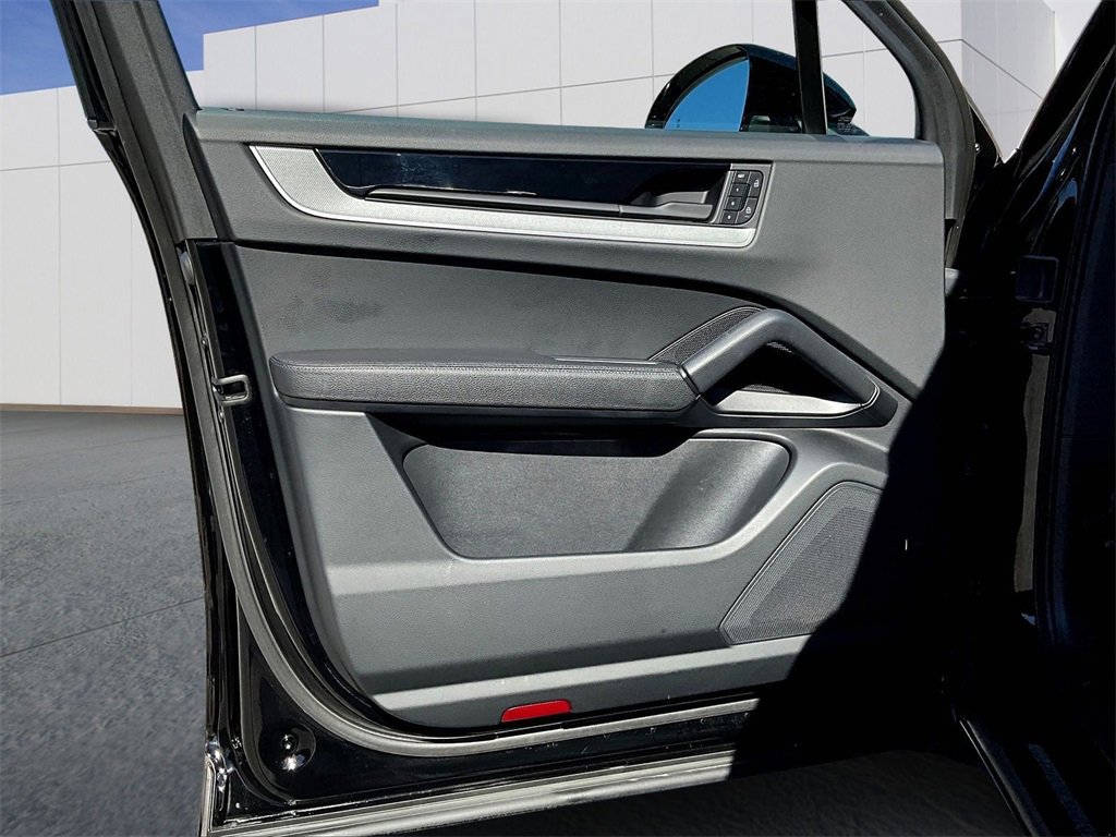 Used 2024 Porsche Cayenne image 19