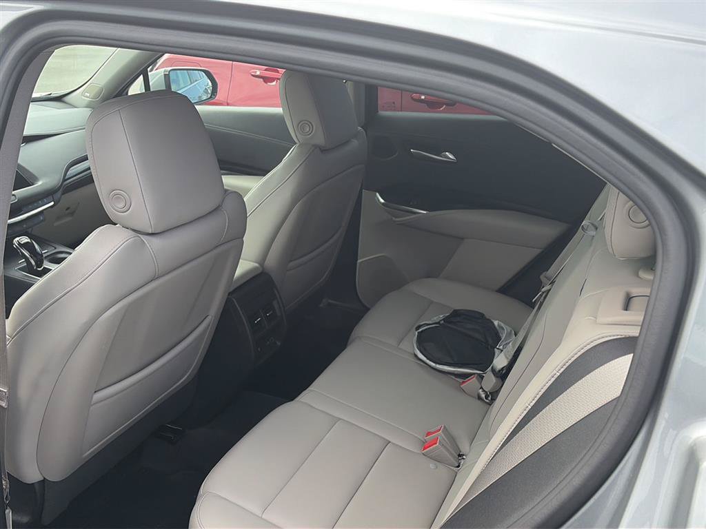 Used 2023 Cadillac XT4 Premium Luxury w/ Technology Package FWD image 10