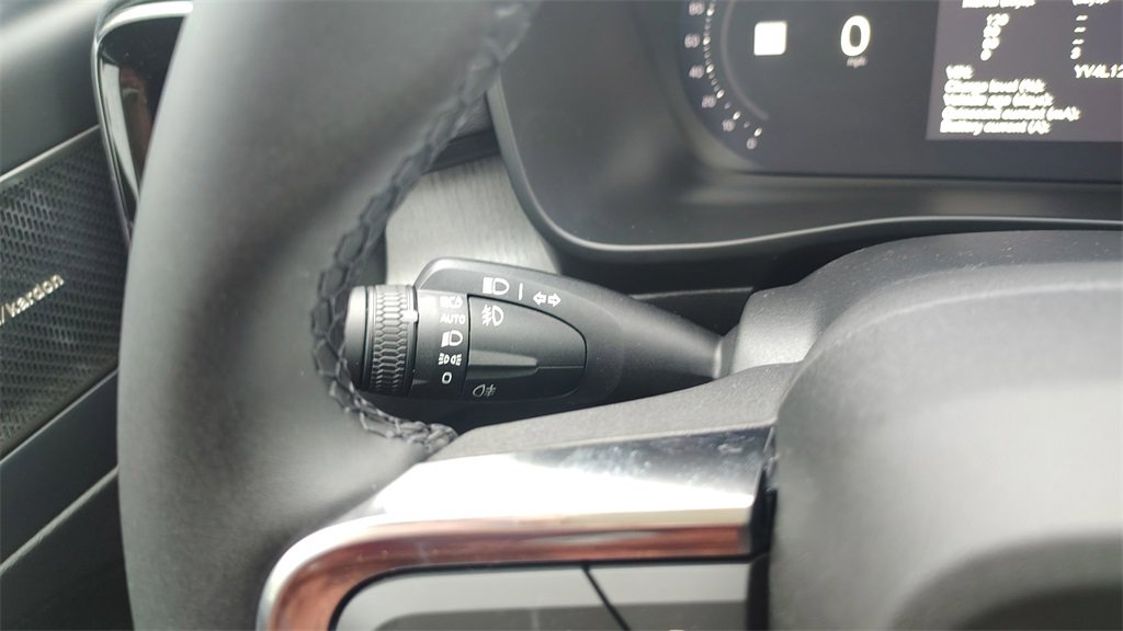 New 2026 Volvo XC40 B5 Plus w/ Climate Package image 18