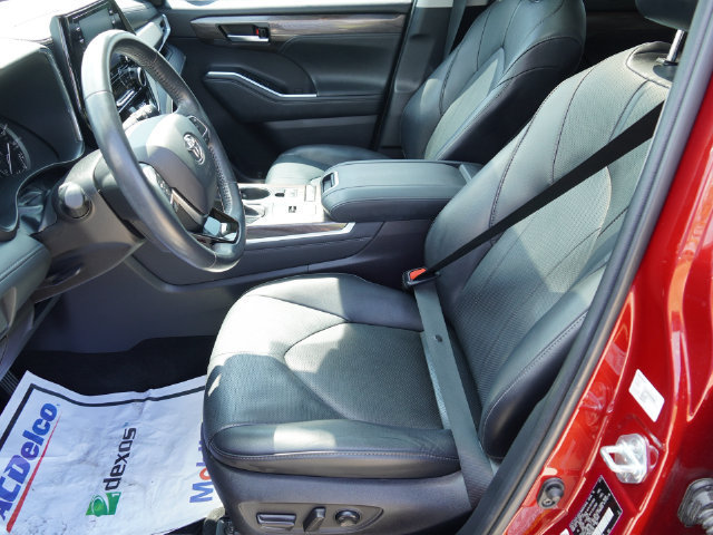 Used 2021 Toyota Highlander Limited FWD image 28