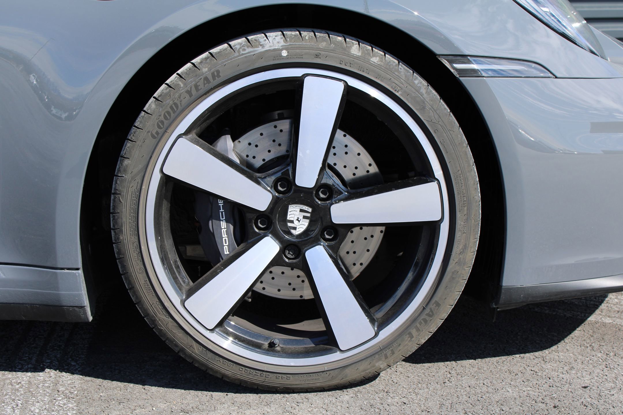 Certified 2025 Porsche 911 Carrera image 29