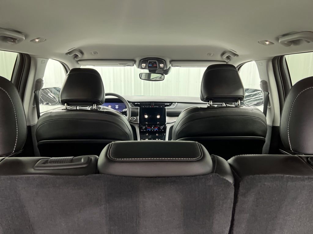 Used 2023 Jeep Grand Cherokee Limited image 11